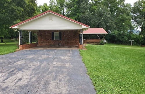 Tellico Plains House | Ranch home Motorcycle Friendly, large covered deck. 1.5 mi.- Cherohala Skyway .