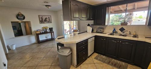 Paradise House | Ranch home sleeps 16ppl