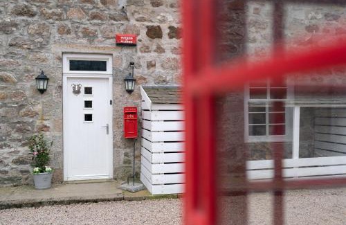 Inverurie House | Ranch House Cottage, Pet Friendly Stay, Inverurie