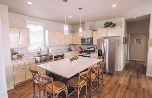 Temecula House | Ranch House Interior - 4 bedroom, 4 bath home on-site of Galway Downs