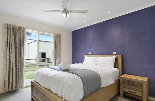 Lake Tyers Beach House | Ranch @ Lake Tyers Beach - Spacious rural home ideal for families and groups