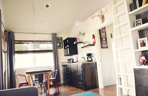 Weatherford House | RANCH LIFE! Guest House on Ranch with Pool & Hot Tub