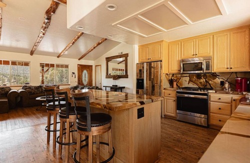 Baldwin Lake House | Rancharillo w/Hot Tub in Big Bear