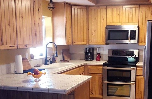 Pioneertown House | RANCHO PIONERA: 5 min stroll to Pappy’s + Pool + HotTub + Views
