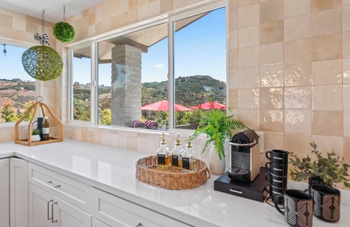 Fallbrook House | Rancho Via Loma - Luxurious & Secluded Pool Home