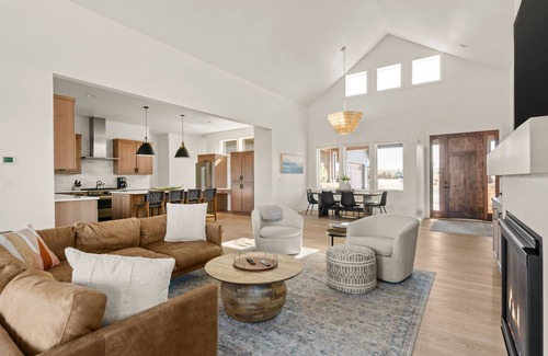 Powell Butte House | Ranchview Brasada home 4bd/3ba + Hot tub
