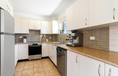 Randwick Apartment | Randwick l 3 Bedroom Apartment + Parking