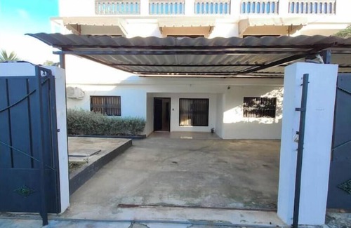 Cabrera House | Range #1 – Style & Comfort in the Center