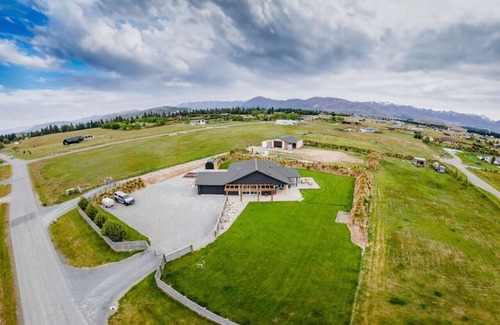 Twizel House | RangeView Retreat, Twizel.