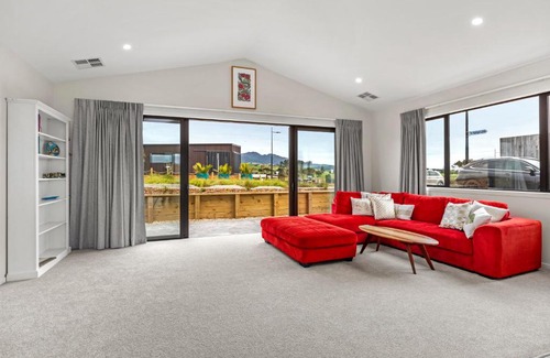 Raglan House | Rangitahi Retreat - Raglan Holiday Home