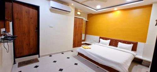 Nagda Hotel | Rangoli Resort & Family Garden
