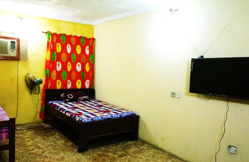 Somolu Apartment | Raphael's Place with Kitchen, Washing Machine and Free Wifi