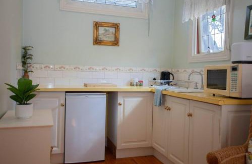 Golden Point House | Rapunzels Cottage 1br Fairytale Studio Stay