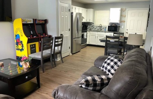 Sevierville House | RARE - 2 miles to Dollywood - Arcades & Much More