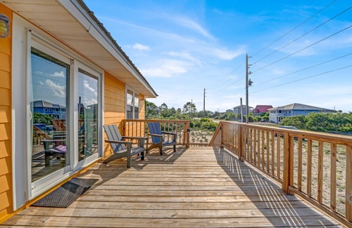 St. George Island House | RARE 3 BR home across from beach, private pool, bikes, pet friendly, sleeps 9!