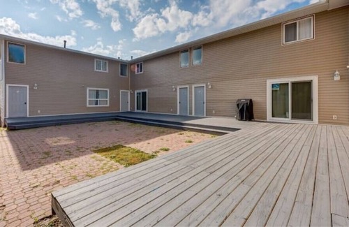 Northwest Calgary House | *Rare* 3 BR - OnRoute to Banff