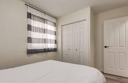 Northwest Calgary House | *Rare* 3 BR - OnRoute to Banff