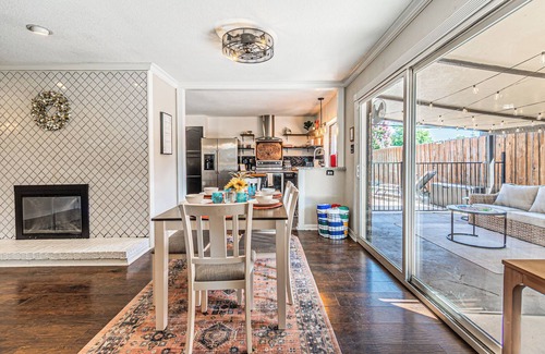 Garland House | Rare 3BR House - Pool, King Bed, and Grill in Garland