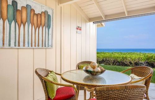 Kahaluu Bay House | Rare BEACH FRONT Home at Kona Surf and Racquet Club. Accessible beach 🏖️