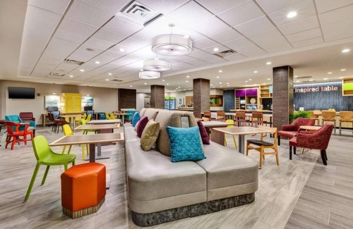 Wilmington Hotel | Rare Find! 2 Units w/FREE Breakfast, Outdoor Pool, Close to Wrightsville Beach!