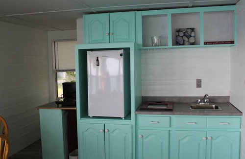 Town of Essex Cottage | Rare Find : Breathtaking Lakeview From Three Directions! Family Friendly