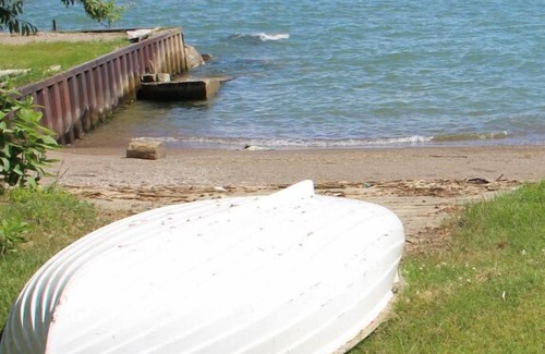 Town of Essex Cottage | Rare Find : Breathtaking Lakeview From Three Directions! Family Friendly