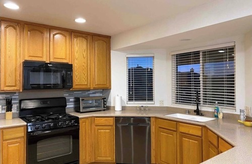 Apple Valley House | *RARE FIND* GREAT LOCATION*BREWSTER PARK*GAMEROOM*