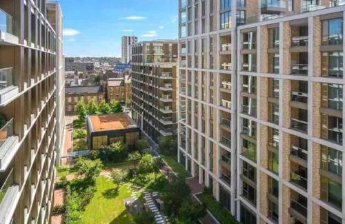 Queenstown Apartment | Rare Find - Luxury Central Apartment