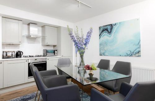 Soho Apartment | RARE FIND off Oxford St! SOHO 5bed Design House For XXL Groups