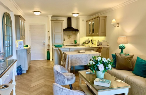 Old Town Apartment | 🍋RARE FIND- STUNNING SEA FACING APARTMENT IN HEART OF MENTON, FANTASTIC TERRACE