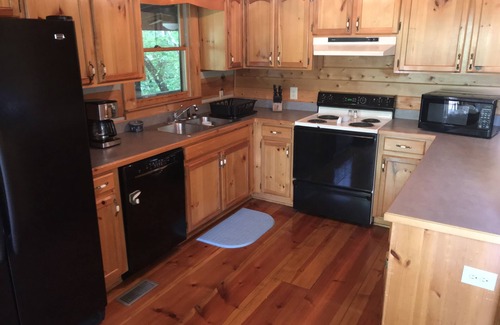 Morganton Cabin | Rare Gem on YEAR ROUND DEEP Water of Lake Blue Ridge!
