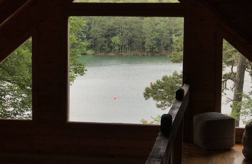 Morganton Cabin | Rare Gem on YEAR ROUND DEEP Water of Lake Blue Ridge!