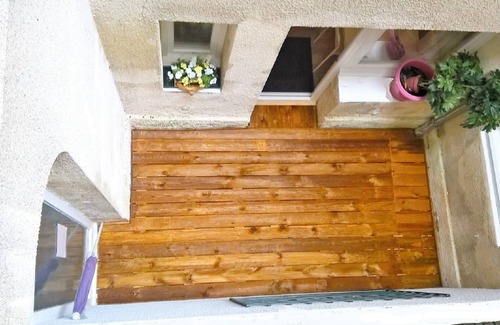 Hotel de Ville - Quinconces Apartment | RARE HEART OF BORDEAUX. Stone studio and patio, Tourny-Quinconces