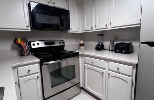 Surfside Beach Condo | Rare last week of August just came open! Take a look at how cute this place is!