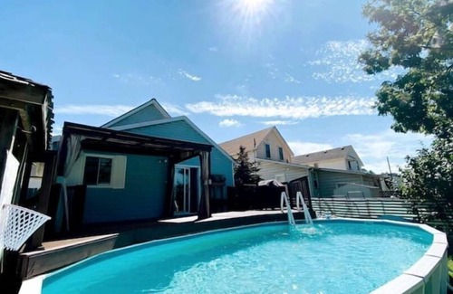 Saint Thomas House | *Rare* Morden 3brs home w/ big backyard and pool