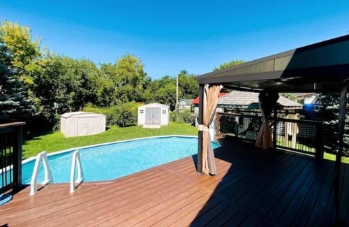 Saint Thomas House | *Rare* Morden 3brs home w/ big backyard and pool