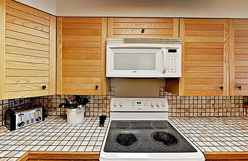 Mountain House Condo | Rare mountain condo with fireplace & washer/dryer - pool, hot tub & sauna access