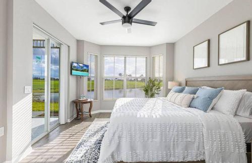 Naples Apartment | Rare New 2 bed 2 bath Golf View in Naples