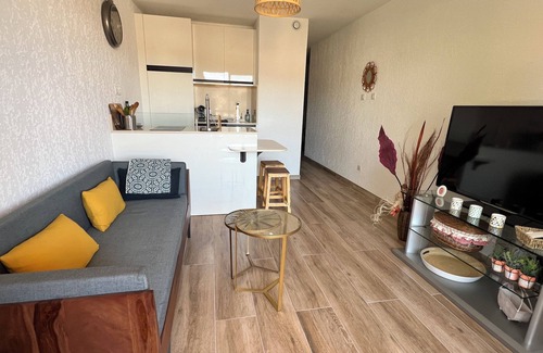 La Londe-les-Maures Apartment | Rare pearl on the beach for 2 people, air-conditioned apartment
