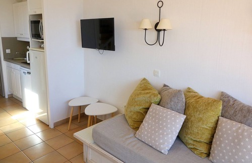 Grimaud Apartment | Rare pearl with pool and beautiful sea view