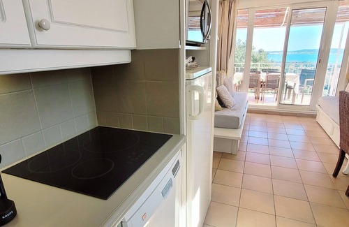 Grimaud Apartment | Rare pearl with pool and beautiful sea view
