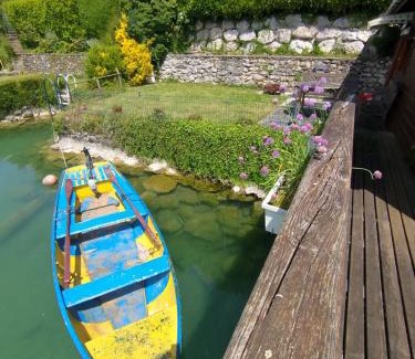 Aiguebelette-le-Lac Ski Chalet | Rare petit chalet sur le lac barque à rames clim