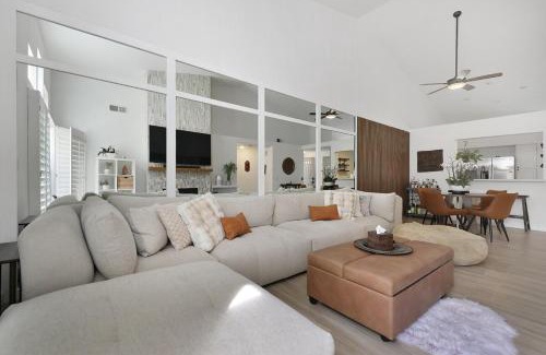 Palm Desert House | RARE Poolside - LUXE 1BR King, Pool, EV station