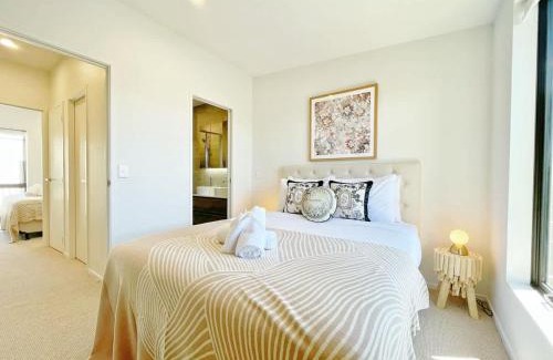 Grey Lynn House | Rare Retreat Stylish 2BR Townhouse vs AC & Parking