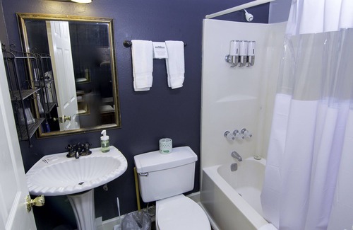 Treme Hotel | Rathbone Mansions - Superior Queen