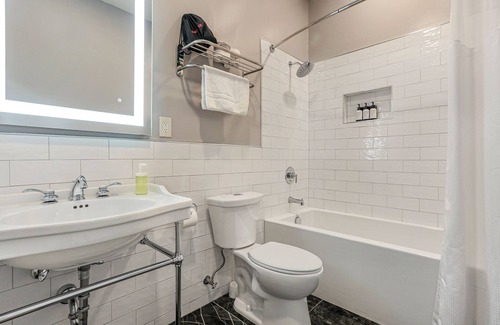 Treme Hotel | Rathbone Mansions - Superior Queen