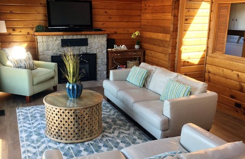 Regional District of Nanaimo House | Rathtrevor Beach And low bank beach house!