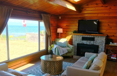 Regional District of Nanaimo House | Rathtrevor Beach And low bank beach house!