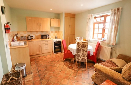 Spilsby Cottage | RATTY'S RETREAT, pet friendly, character holiday cottage in Partney