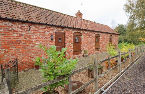 Spilsby Cottage | RATTY'S RETREAT, pet friendly, character holiday cottage in Partney